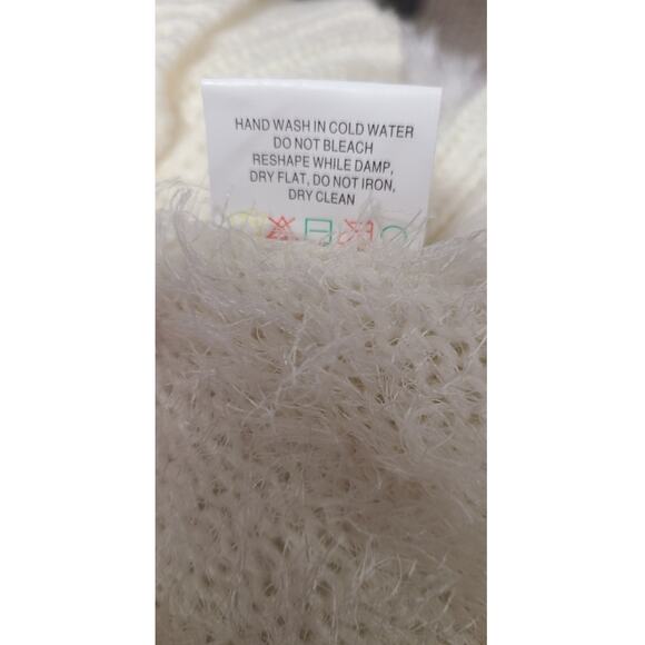 Quinn Eyelash Knit Sweater Size S Women Fuzzy Soft White Warm Winter Crop Top - Picture 10 of 10